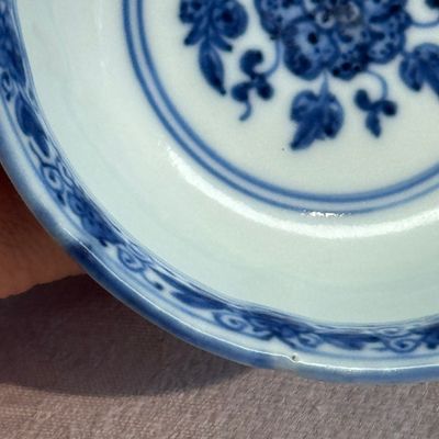 A Chinese blue and white stem cup with floral design — foto 8