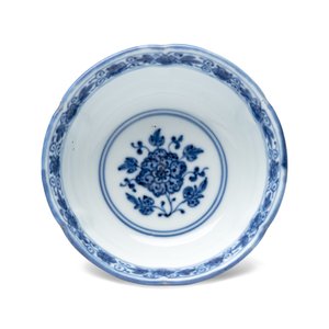 A Chinese blue and white stem cup with floral design — foto 6