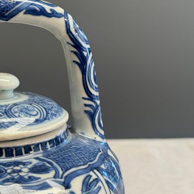 A Chinese blue and white wine pot and cover — photo 11