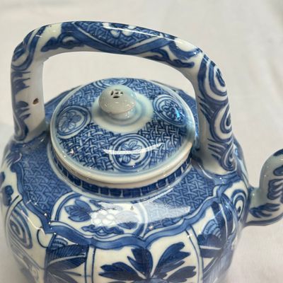 A Chinese blue and white wine pot and cover — photo 13