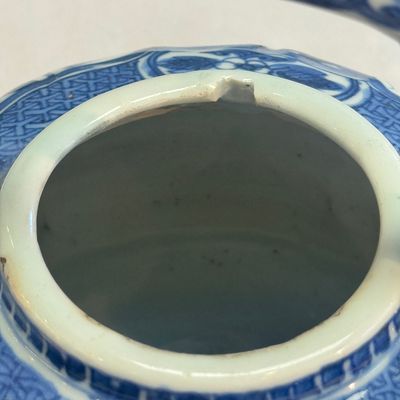A Chinese blue and white wine pot and cover — photo 14