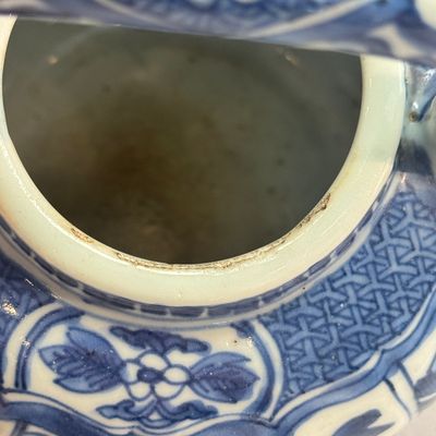 A Chinese blue and white wine pot and cover — photo 16