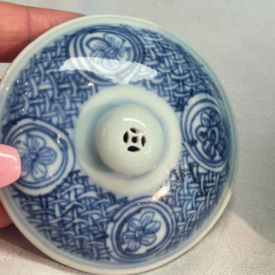 A Chinese blue and white wine pot and cover — photo 17
