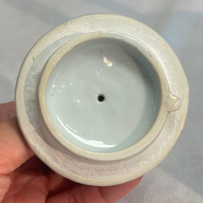A Chinese blue and white wine pot and cover — photo 18