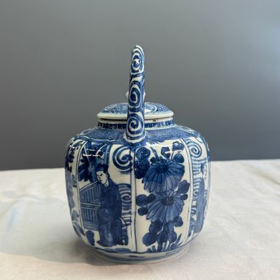 A Chinese blue and white wine pot and cover — photo 2