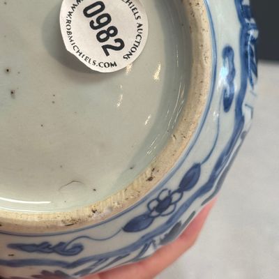 A Chinese blue and white wine pot and cover — photo 27