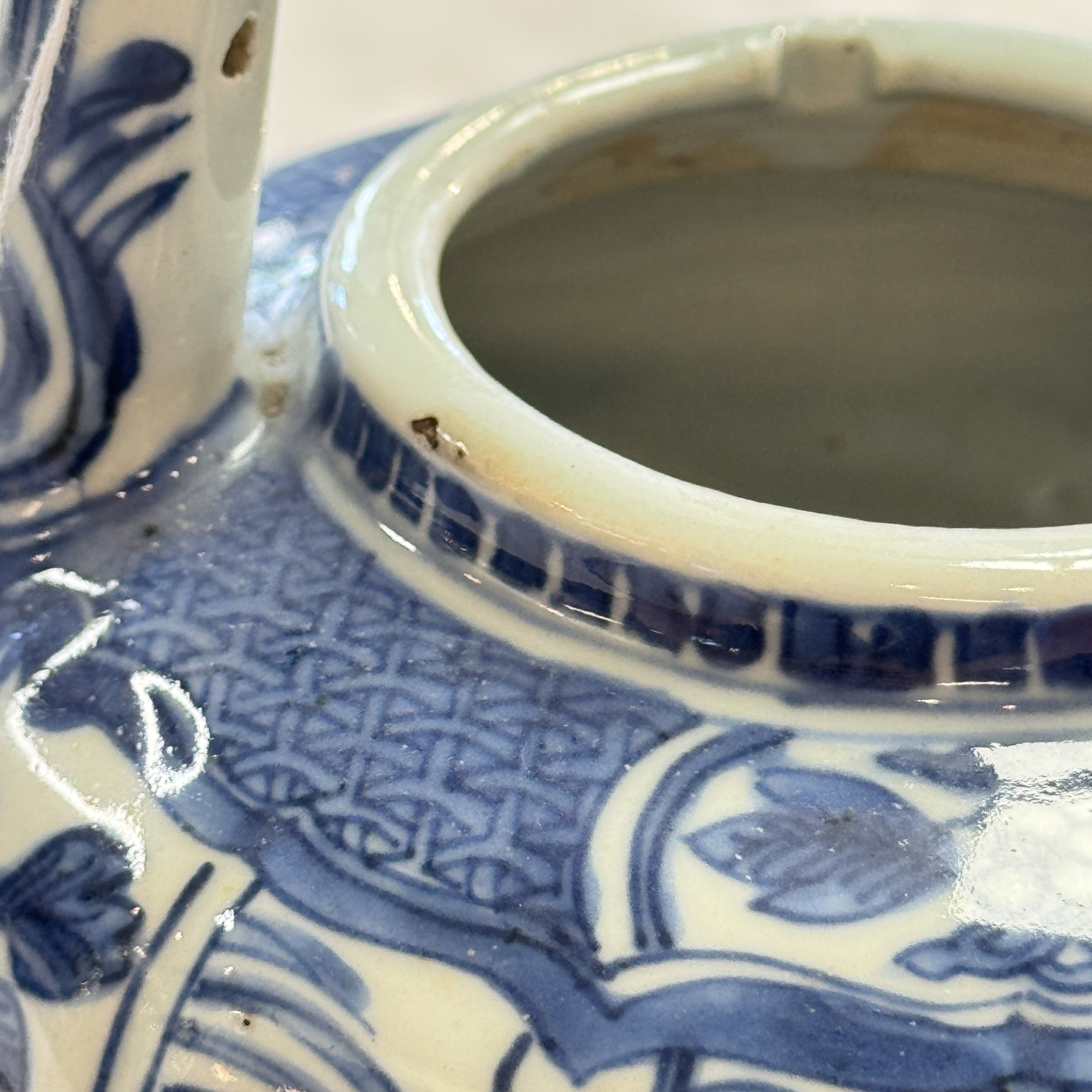 A Chinese blue and white wine pot and cover — photo 30