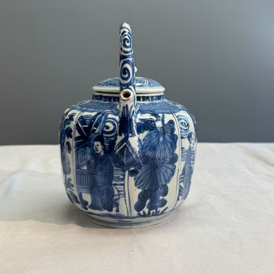 A Chinese blue and white wine pot and cover — photo 4