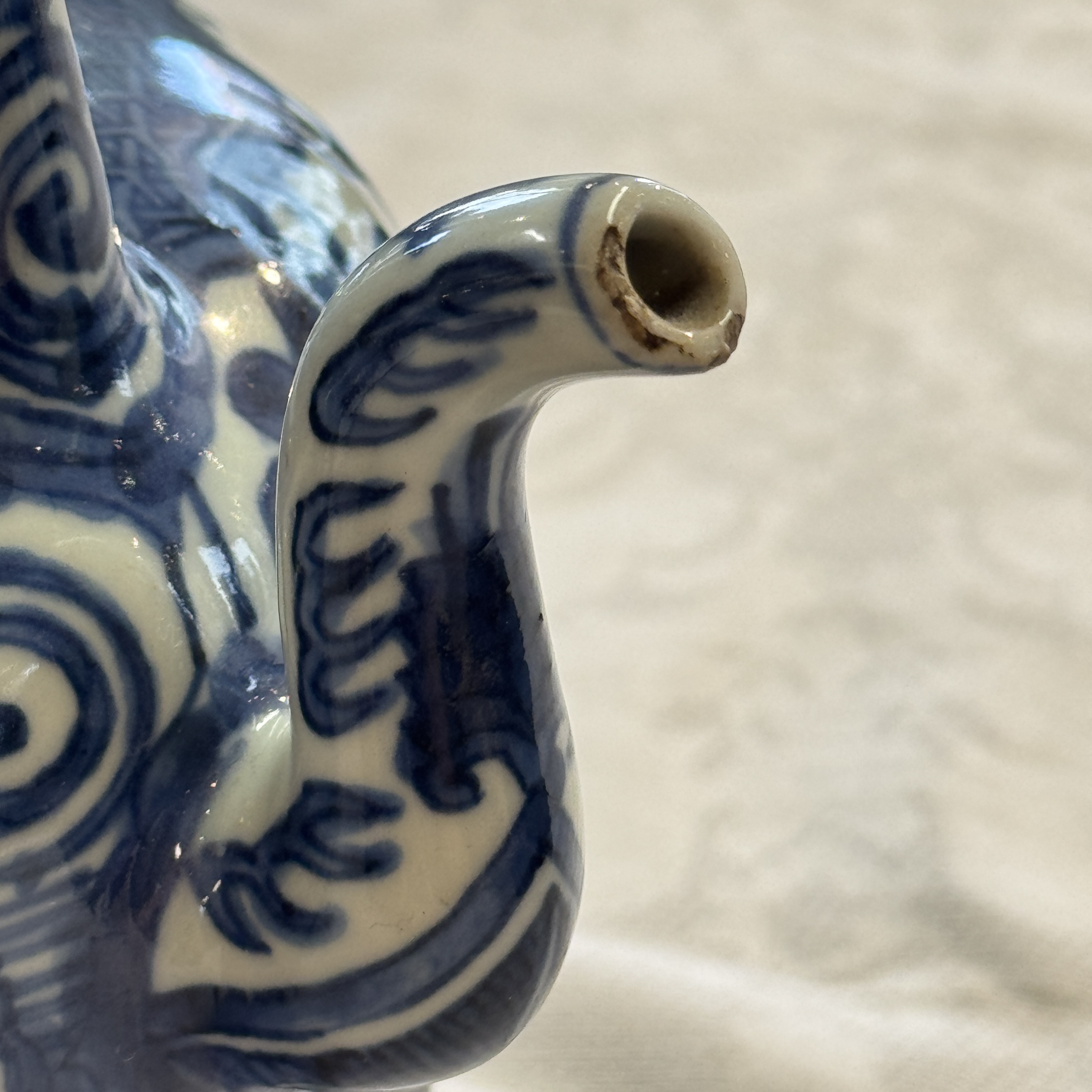 A Chinese blue and white wine pot and cover — photo 31