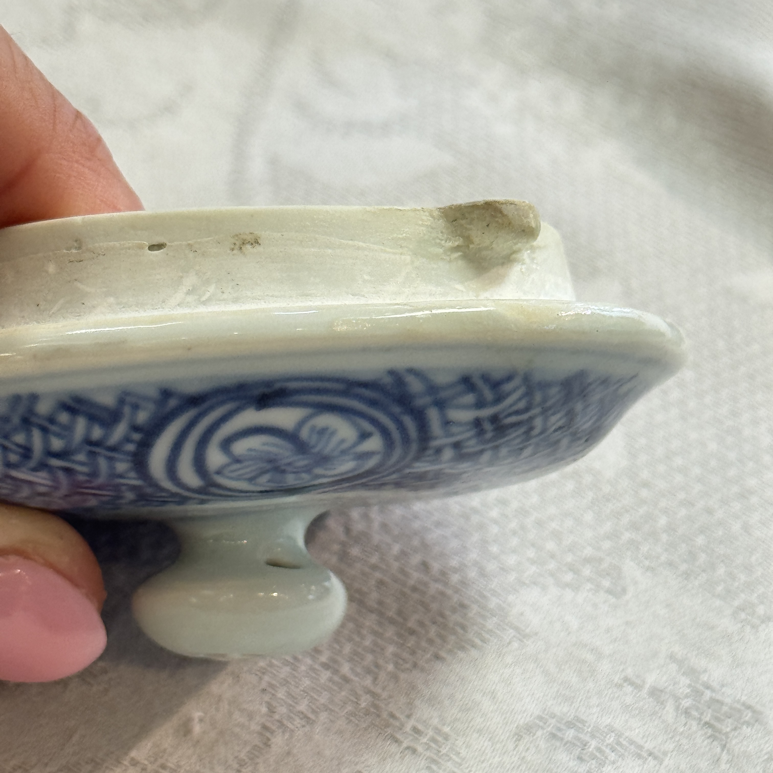 A Chinese blue and white wine pot and cover — photo 35