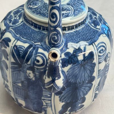 A Chinese blue and white wine pot and cover — photo 5