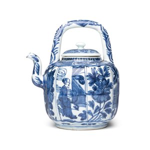 A Chinese blue and white wine pot and cover — photo 3