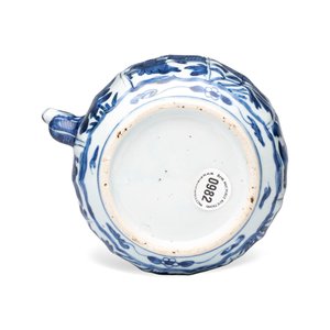 A Chinese blue and white wine pot and cover — photo 9