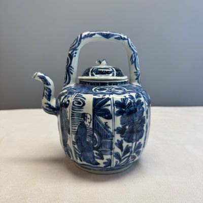 A Chinese blue and white wine pot and cover — 照片 1