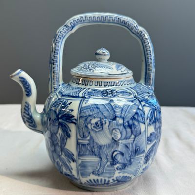 A Chinese blue and white wine pot and cover — photo 1