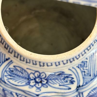 A Chinese blue and white wine pot and cover — photo 13