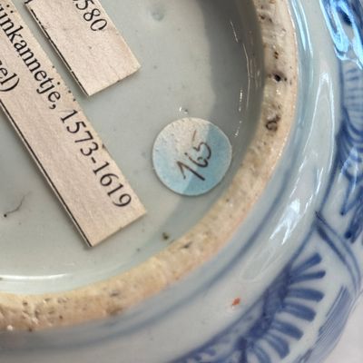 A Chinese blue and white wine pot and cover — photo 22