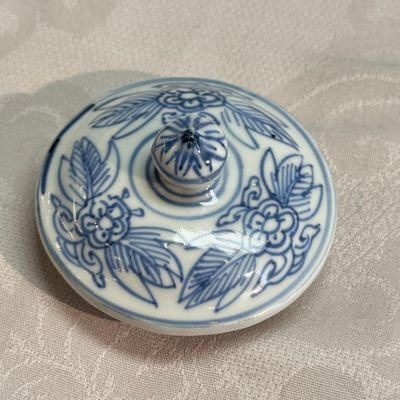 A Chinese blue and white wine pot and cover — photo 24