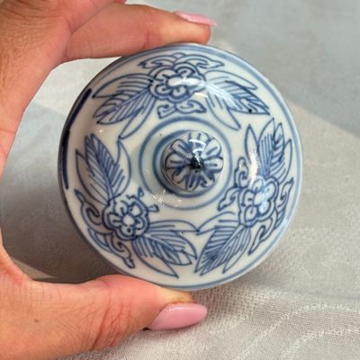 A Chinese blue and white wine pot and cover — photo 25