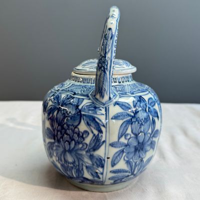 A Chinese blue and white wine pot and cover — photo 3