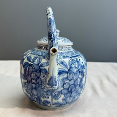A Chinese blue and white wine pot and cover — photo 4