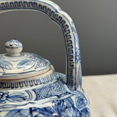 A Chinese blue and white wine pot and cover — photo 9