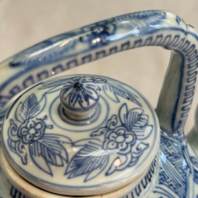 A Chinese blue and white wine pot and cover — photo 10