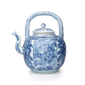 A Chinese blue and white wine pot and cover — photo 2