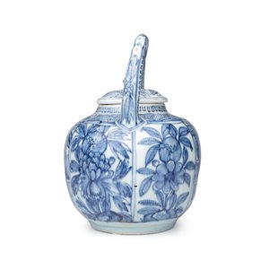 A Chinese blue and white wine pot and cover — photo 3