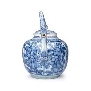 A Chinese blue and white wine pot and cover — photo 5