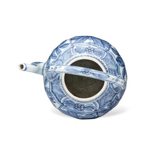 A Chinese blue and white wine pot and cover — photo 6