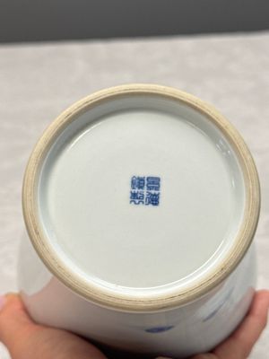A Chinese blue, white and copper-red 'Crane' vase — photo 7