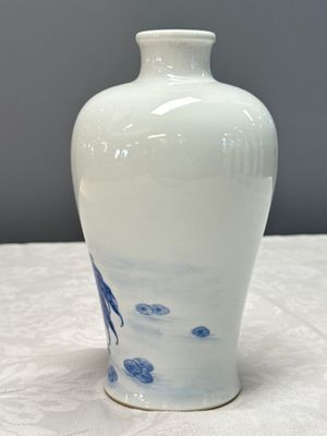 A Chinese blue, white and copper-red 'Crane' vase — photo 2