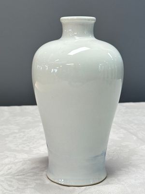 A Chinese blue, white and copper-red 'Crane' vase — photo 3