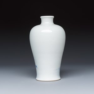 A Chinese blue, white and copper-red 'Crane' vase — photo 3