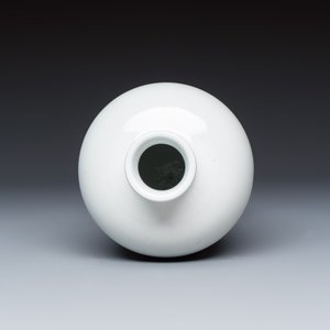 A Chinese blue, white and copper-red 'Crane' vase — photo 5