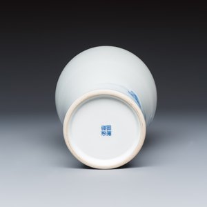 A Chinese blue, white and copper-red 'Crane' vase — photo 6
