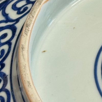 A Chinese blue, white and iron-red 'Dragons' bowl — 照片 48