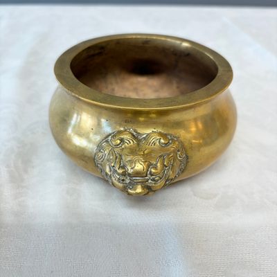 A Chinese bronze censer with lion handles — foto 4
