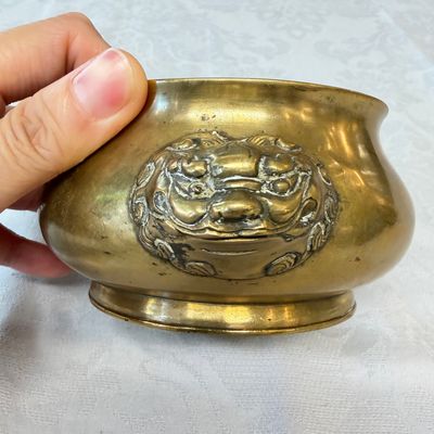 A Chinese bronze censer with lion handles — foto 5
