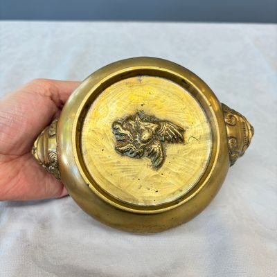 A Chinese bronze censer with lion handles — foto 7