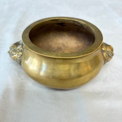 A Chinese bronze censer with lion handles — foto 1