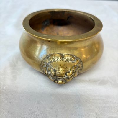 A Chinese bronze censer with lion handles — foto 2