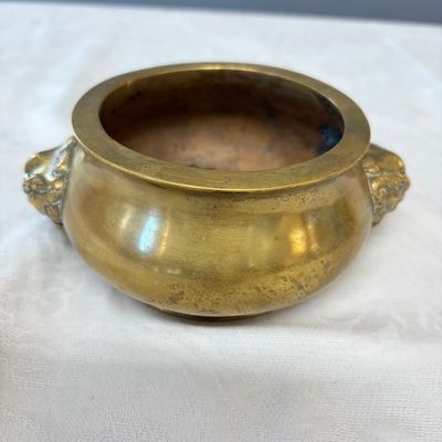 A Chinese bronze censer with lion handles — foto 3