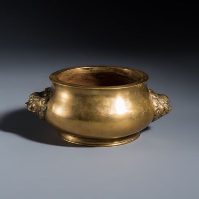 A Chinese bronze censer with lion handles, 19/20th C.
