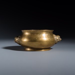 A Chinese bronze censer with lion handles — foto 4