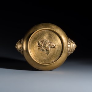 A Chinese bronze censer with lion handles — foto 7