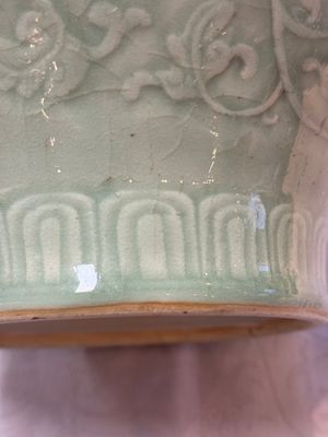A Chinese celadon-glazed 'Flower Scroll' jar — 照片 11
