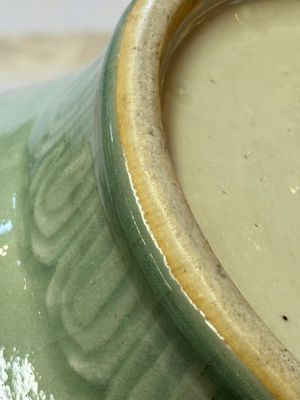 A Chinese celadon-glazed 'Flower Scroll' jar — 照片 13