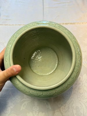 A Chinese celadon-glazed 'Flower Scroll' jar — 照片 7